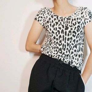 NWOT Sweden’s Gina Tricot Top Animal Print Short Sleeve Black White Blouse Chic